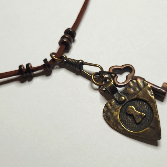 🗝HAND-CRAFTED NECKLACE - Picture 5 of 5